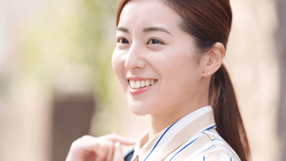 笑顔の女性